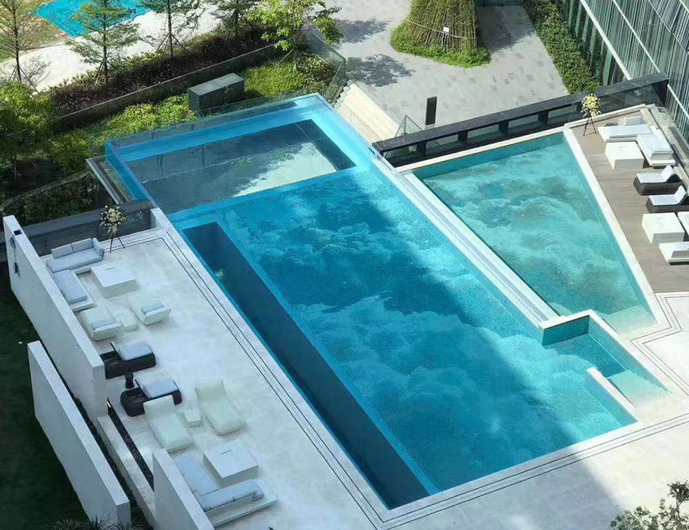 会展湾南岸广场酒店屋面泳池